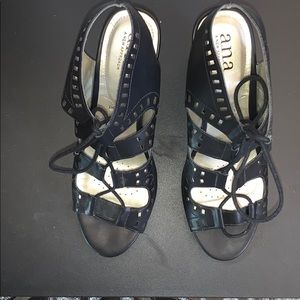 Cumfy cushioned chunky heels. NEVER WORN.